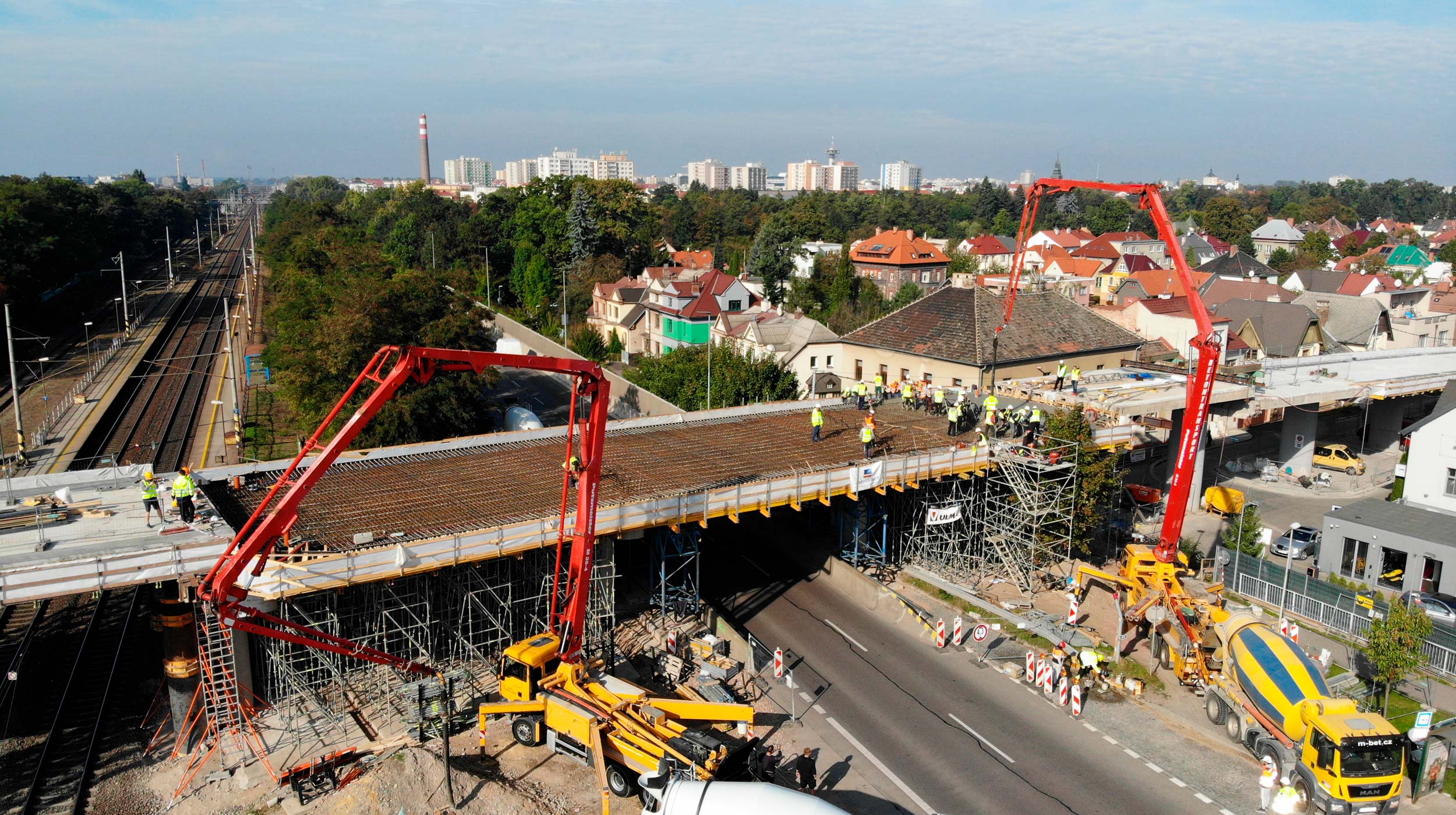 Rekonstrukce mostu o dvacetí polích a celkové délce 425 m.