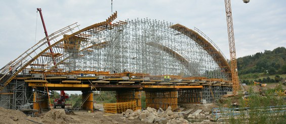 Most přes řeku Stradomka, Bochnia, Polsko
