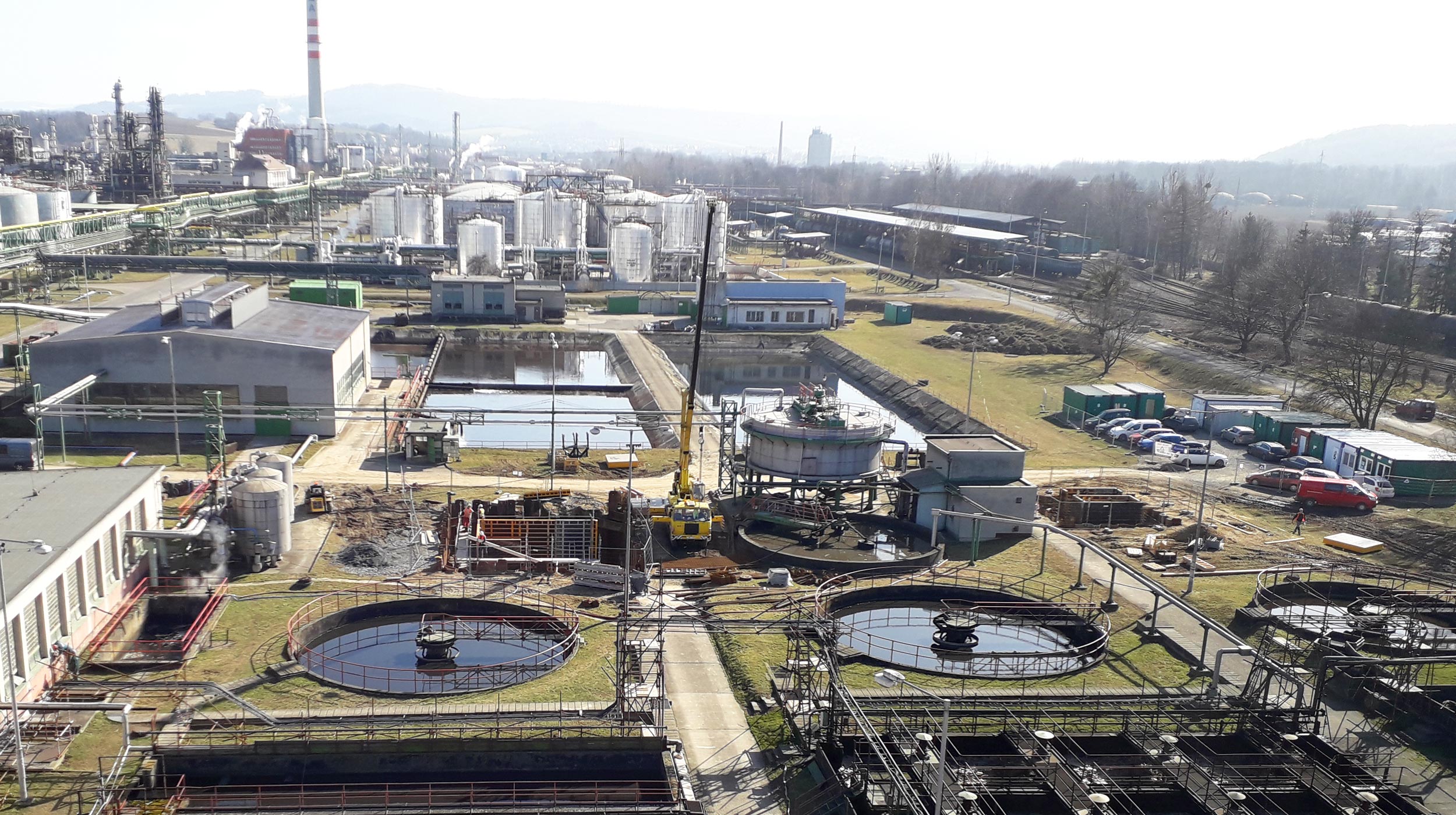 Výstavba ČOV ve významném chemickém podniku, zpracovávající černouhelný dehet a surový benzol.